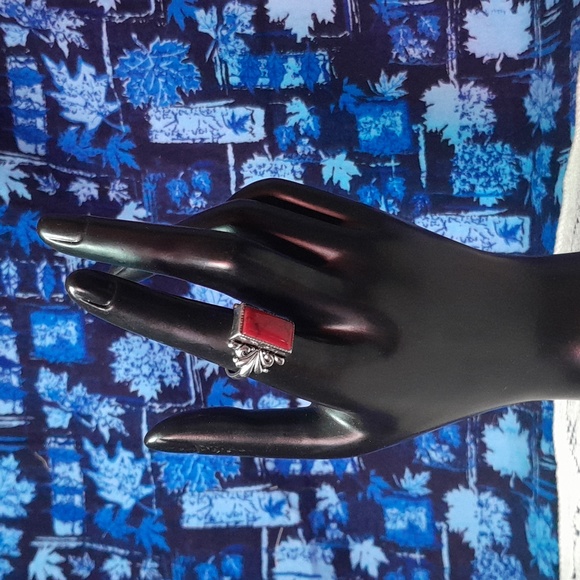 Red Stone Costume Jewelry Filagree Patterned Silver-Tone Ring - Picture 2 of 8